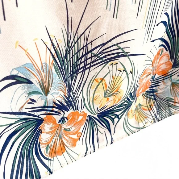 Entro Dress with Vintage Vibe Open Shoulder and Island Floral Detail at the Hem - Picture 7 of 10